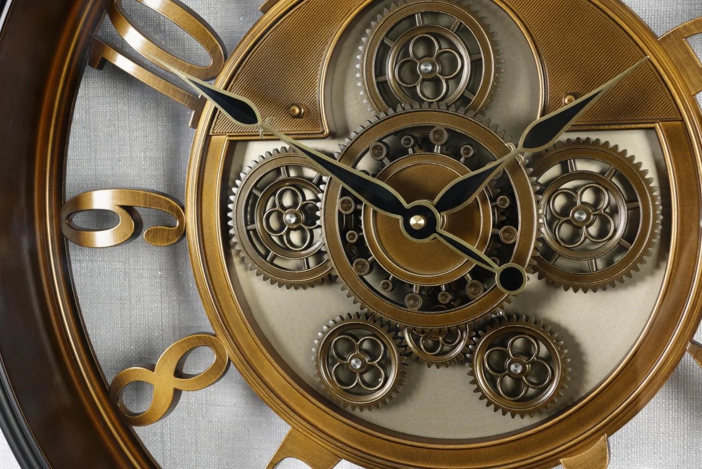 Whispering Wheel Luxury Designer Wall clock With Moving Gear Mechanism (Steel Body) (Copy)